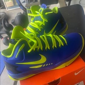 KD V 7 Y superhero -  NEW